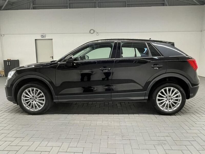 Gebraucht Audi Q2 Comfort 116 PS (85 kW) 2017 Brillantschwarz (brillantschwarz SUV