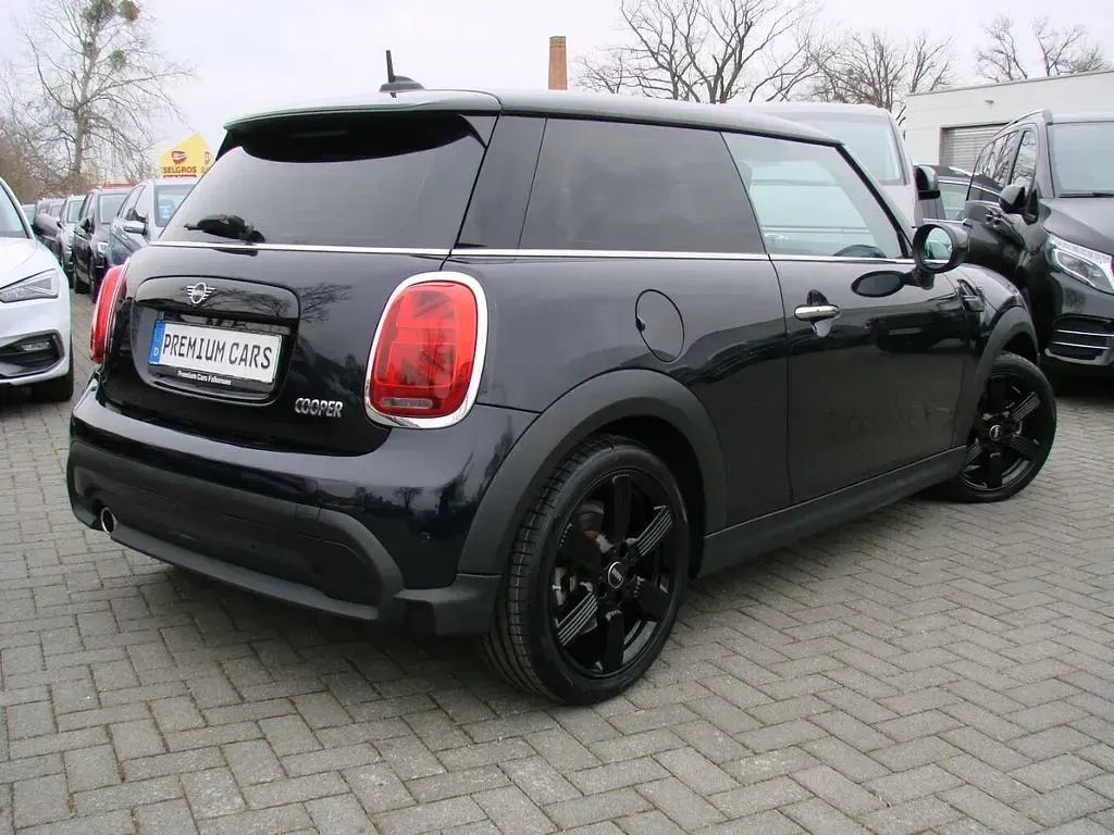 Gebraucht Mini Cooper Classic 136 PS (100 kW) 2022 Schwarz Kleinwagen
