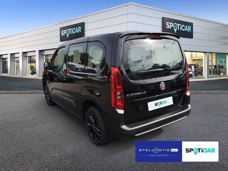 Gebraucht Fiat e-Doblò 100 kW (136 PS) 2023 Schwarzlackierung (metallic) Van / Kleinbus