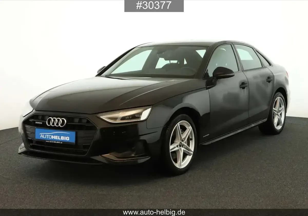 Second-hand Audi A4 Advanced 204 CP (150 kW) 2023 Negru Berlinǎ