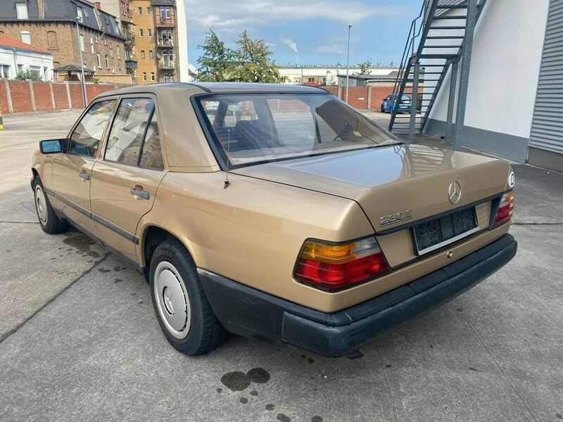 Gebraucht Mercedes E230 132 PS (97 kW) 1988 Gold metallic Limousine