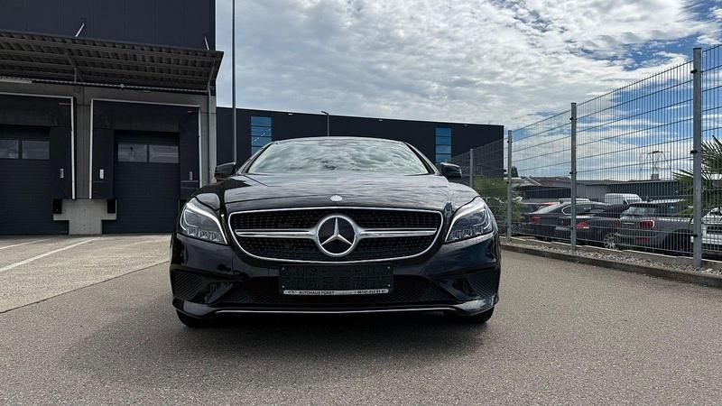 Schwarz Gebraucht 2015 Mercedes E250 Kombi | 17.990 € (Fairer Preis) - Bild 1/4