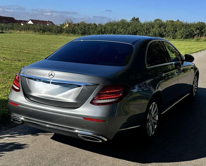 Gebraucht Mercedes E220 194 PS (142 kW) 2018 Grau Limousine