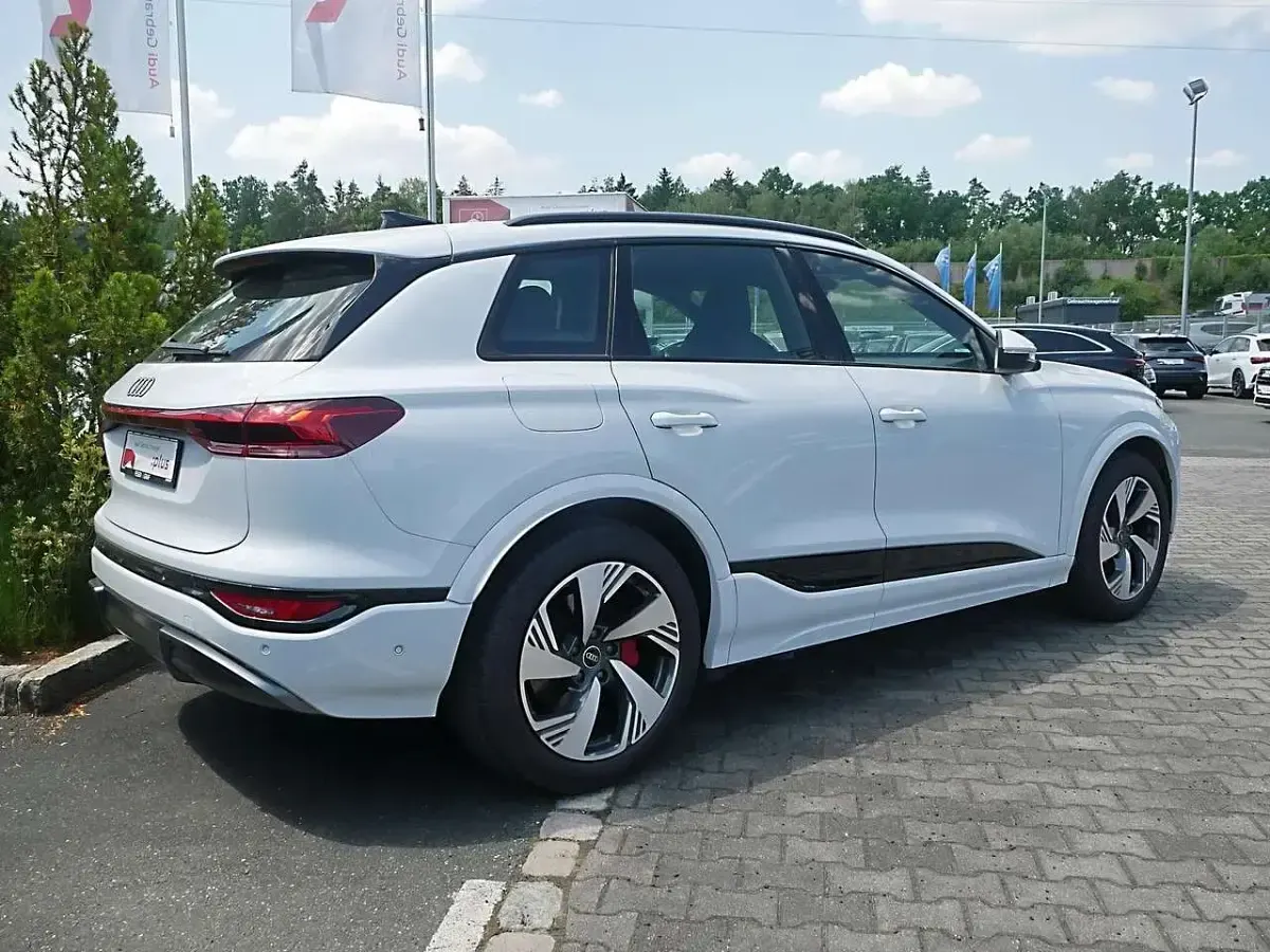 Gebraucht Audi Q6 e-tron S-Line 284 kW (387 PS) 2024 Gletscherweiß metallic SUV