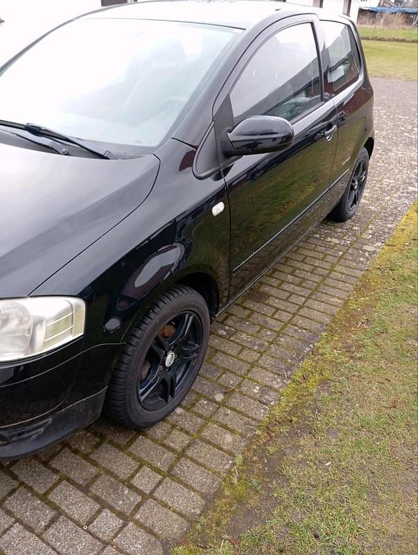 Gebraucht VW Fox 54 PS (39 kW) 2009 Schwarz Kleinwagen