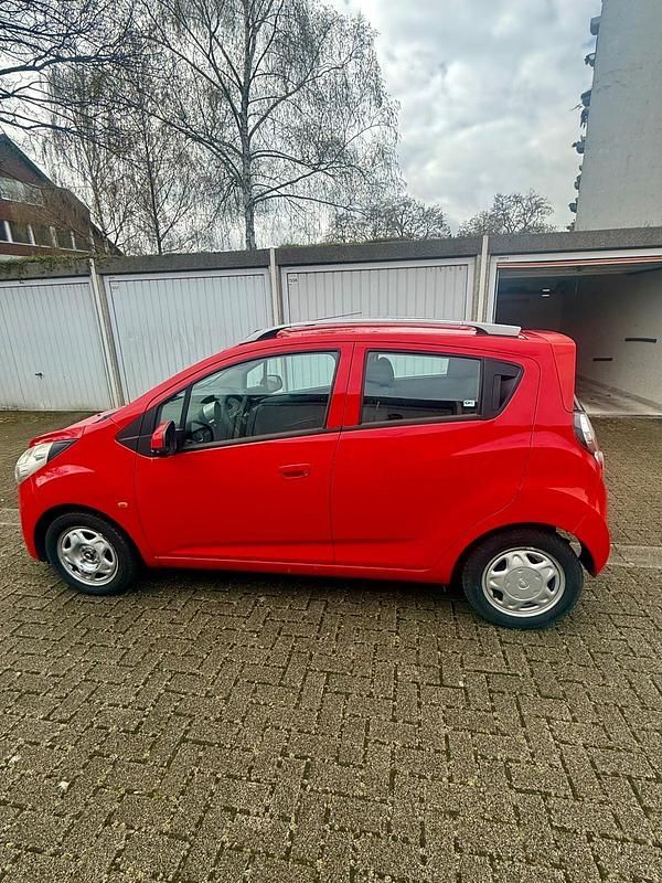 Gebraucht Chevrolet Spark 82 PS (60 kW) 2010 Rot Kleinwagen