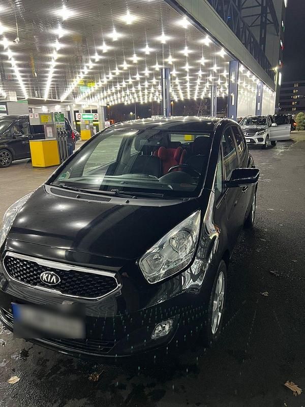 Gebraucht Kia Venga 90 PS (66 kW) 2014 Schwarz Kleinwagen
