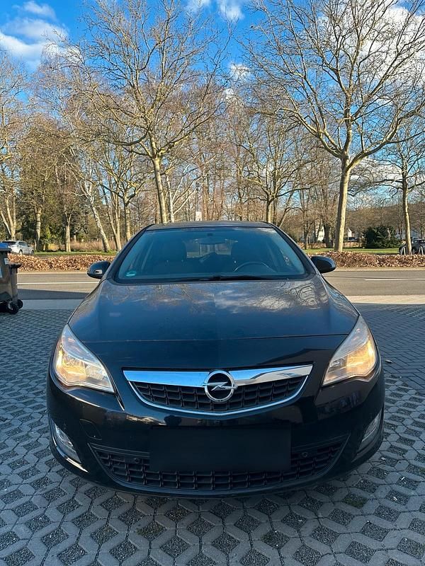 Gebraucht Opel Astra 116 PS (85 kW) 2010 Schwarz Limousine