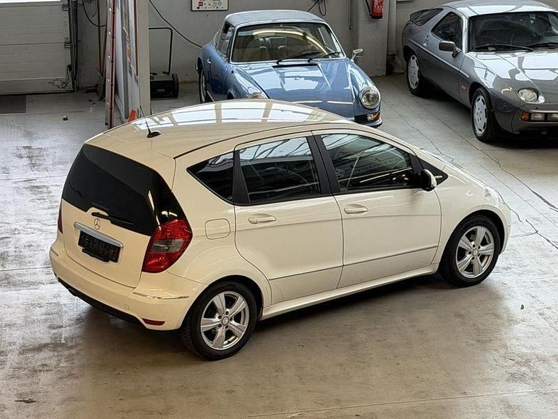 Gebraucht Mercedes A160 95 PS (69 kW) 2010 Weiß Limousine