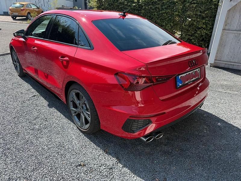 Rot Gebraucht 2023 Audi S3 Sport Limousine | 44.800 € (Fairer Preis) - Bild 1/4