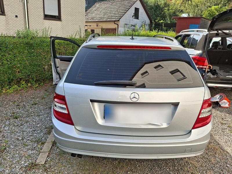 Silber Gebraucht 2010 Mercedes C200 Kombi | 5.500 € (Etwas zu teuer) - Bild 1/4