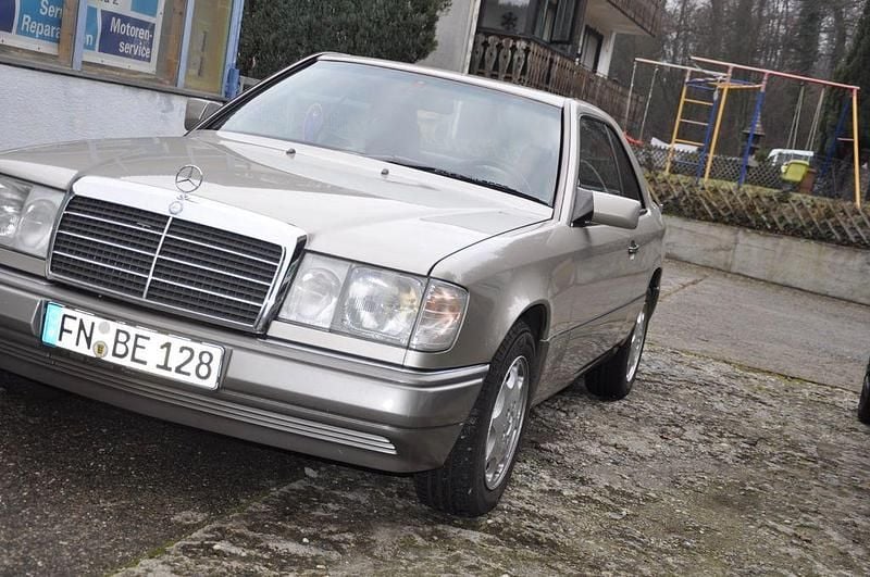 Gebraucht Mercedes 230 132 PS (97 kW) 1990 Beige Coupé