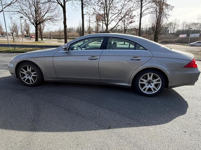 Gebraucht Mercedes CLS320 224 PS (164 kW) 2007 Grau Limousine