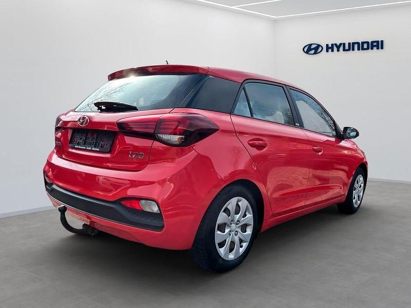 Gebraucht Hyundai i20 Select 75 PS (55 kW) 2019 Rot Kleinwagen