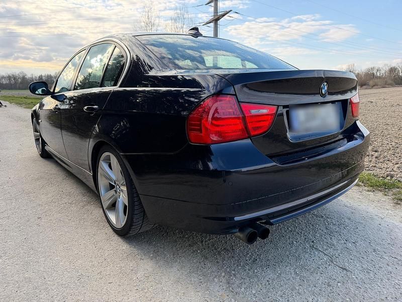 Gebraucht BMW 330 245 PS (180 kW) 2009 Schwarz Limousine