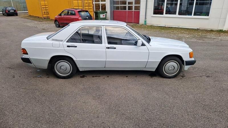 Gebraucht Mercedes 190 122 PS (89 kW) 1991 Weiß Limousine
