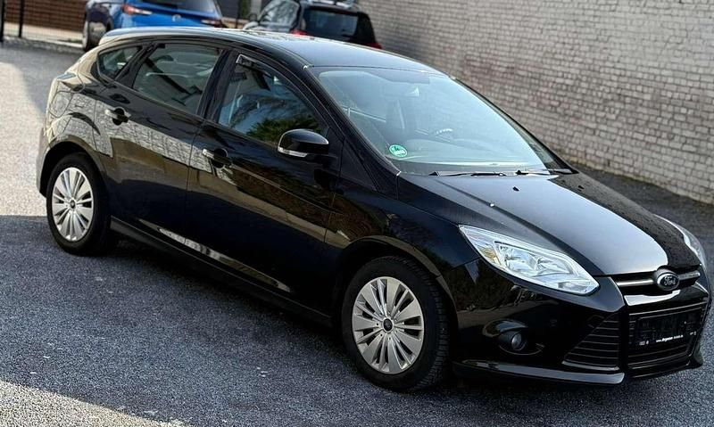 Gebraucht Ford Focus 116 PS (85 kW) 2014 Schwarz Kleinwagen