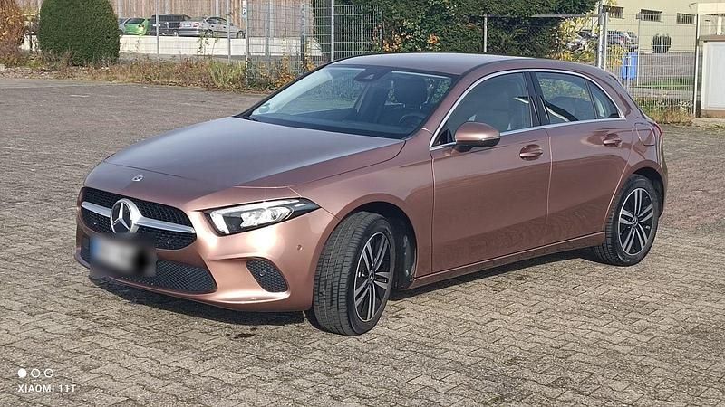 Gold Gebraucht 2022 Mercedes A250 Limousine | 23.990 € (Superpreis) - Bild 1/4