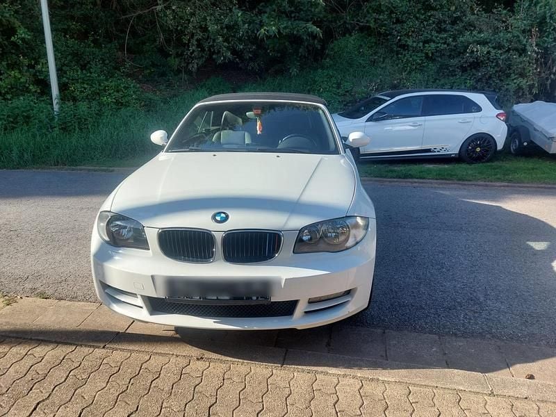 Weiß Gebraucht 2009 BMW 118 Cabriolet Cabrio | 8.000 € (Fairer Preis) - Bild 1/3