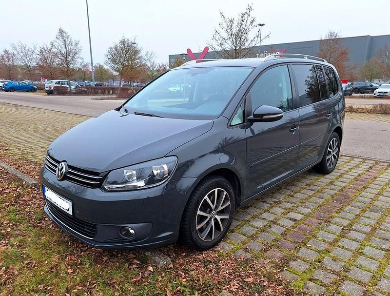 Grau Gebraucht 2014 VW Touran Comfortline Van / Kleinbus | 5.500 € (Teuer) - Bild 1/4