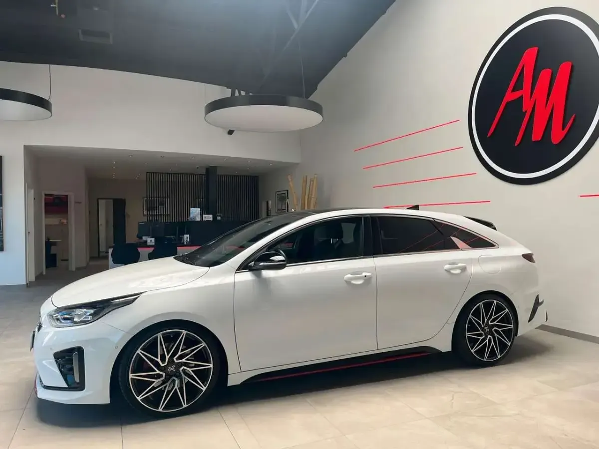 Gebraucht Kia ProCeed Comfort 204 PS (150 kW) 2019 Deluxe white metallic Kombi