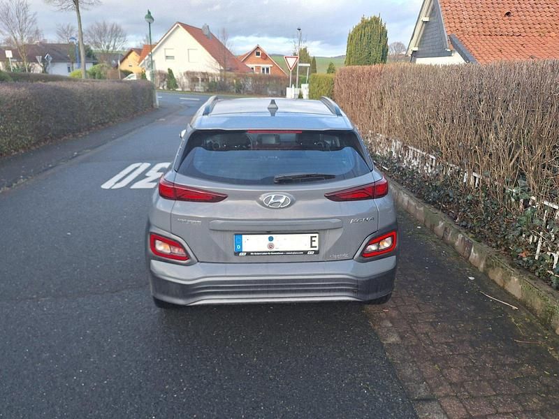 Gebraucht Hyundai Kona 100 kW (136 PS) 2020 Grau SUV