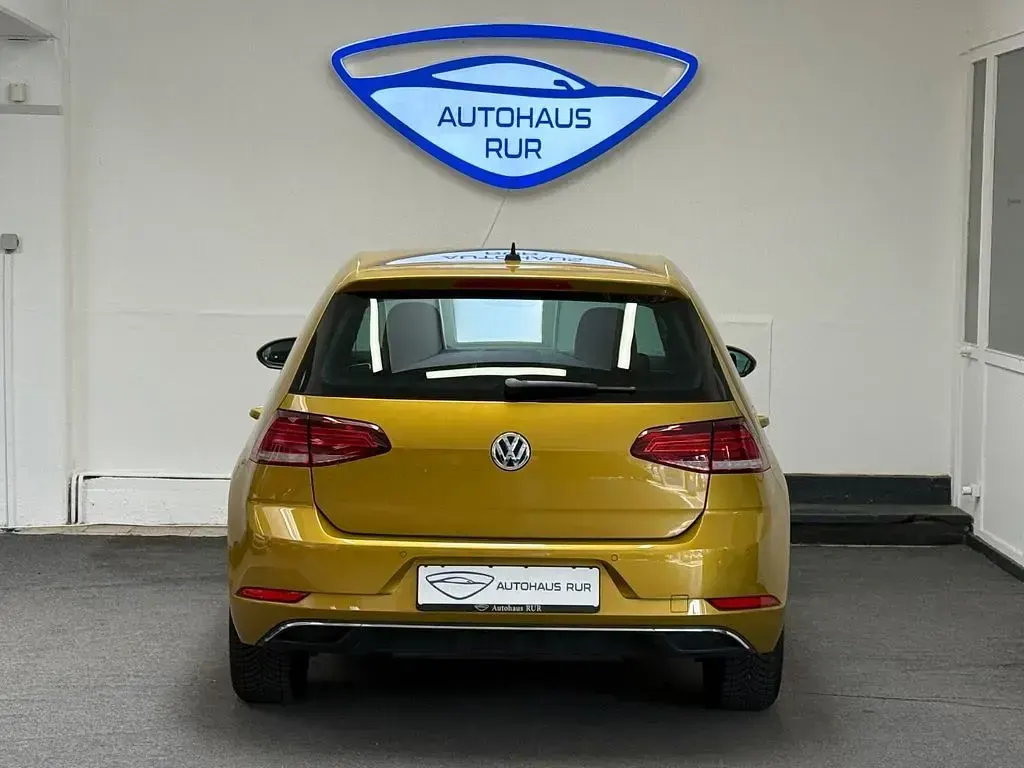 Gebraucht VW Golf VII Comfortline 110 PS (80 kW) 2017 Gelb Limousine
