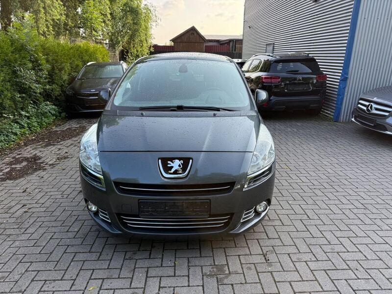 Gebraucht Peugeot 5008 Business-Line 163 PS (119 kW) 2014 Grau Van / Kleinbus
