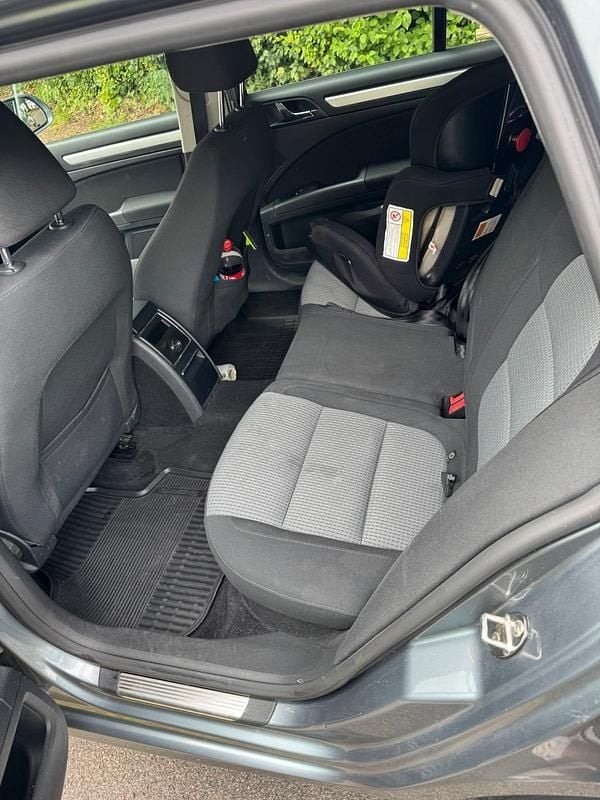 Gebraucht Skoda Superb 140 PS (102 kW) 2012 Grau Kombi