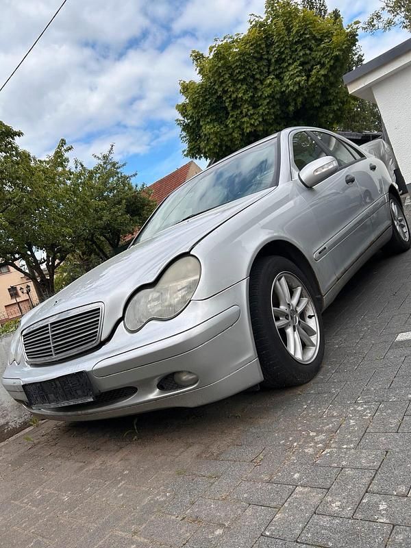 Silber Gebraucht 2001 Mercedes C220 Limousine | 1.000 € (Guter Preis) - Bild 1/4