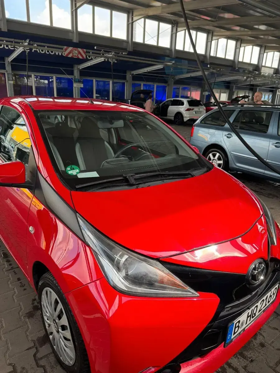 Second-hand Toyota Aygo 69 CP (50 kW) 2015 Roșu Hatchback