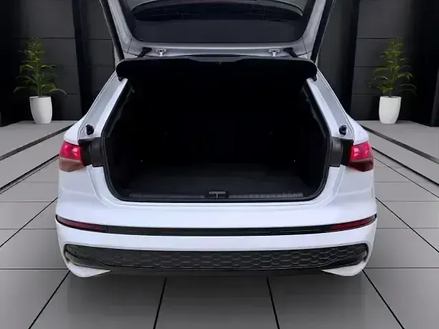 Second-hand Audi A3 Advanced 116 CP (85 kW) 2025 Alb Berlinǎ