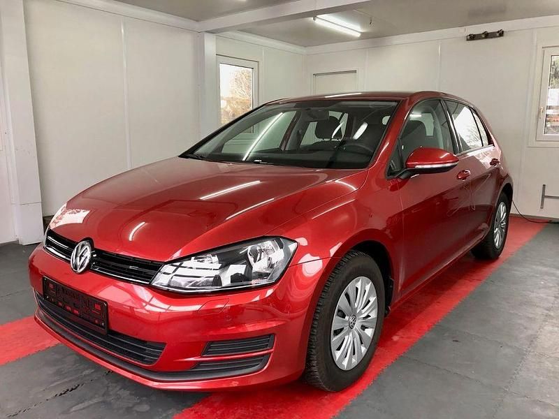 Gebraucht VW Golf VII 86 PS (63 kW) 2016 Rot Limousine