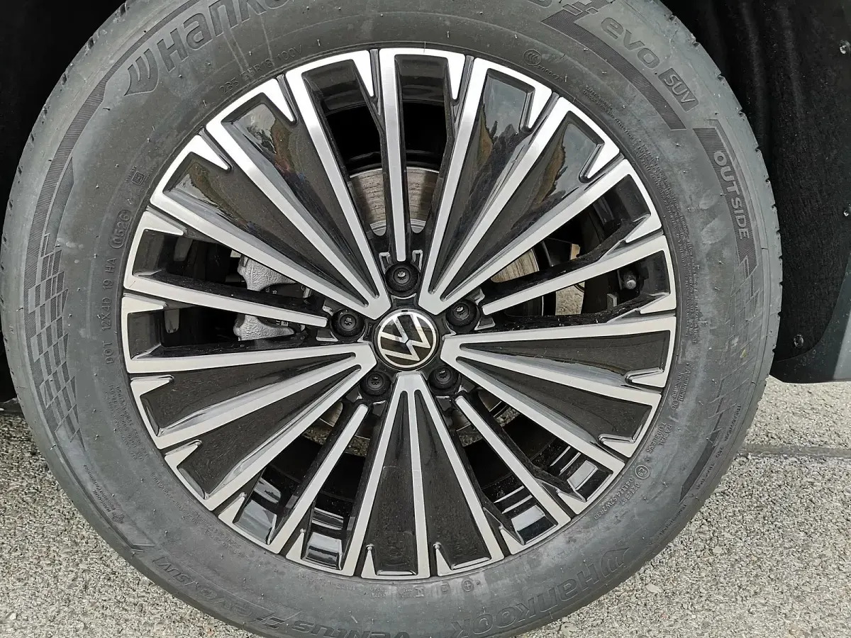 Neu VW Tiguan Life 150 PS (110 kW) 2026 Delfingrau metallic SUV