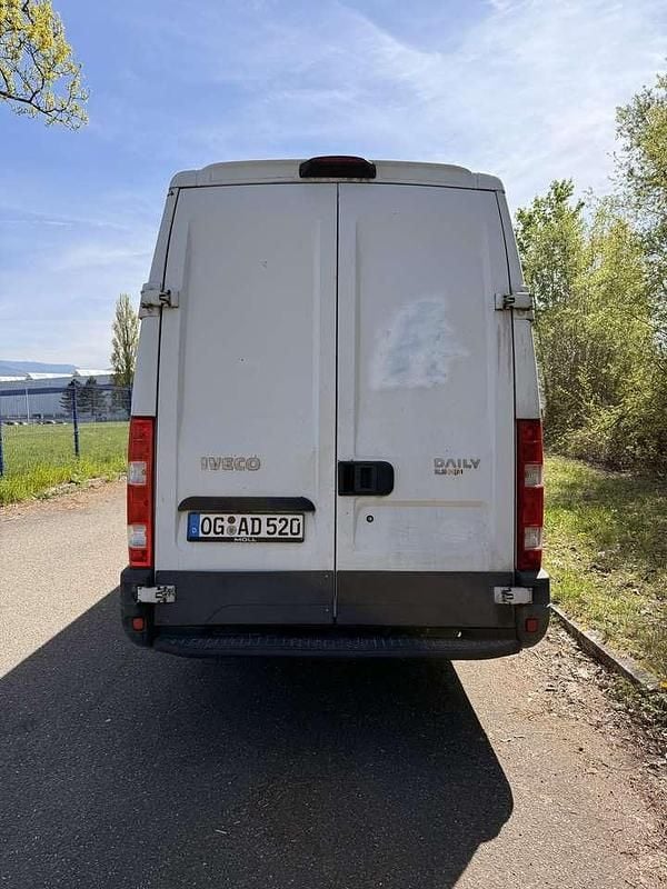 Second-hand Iveco Daily 126 CP (92 kW) 2011 Alb Van