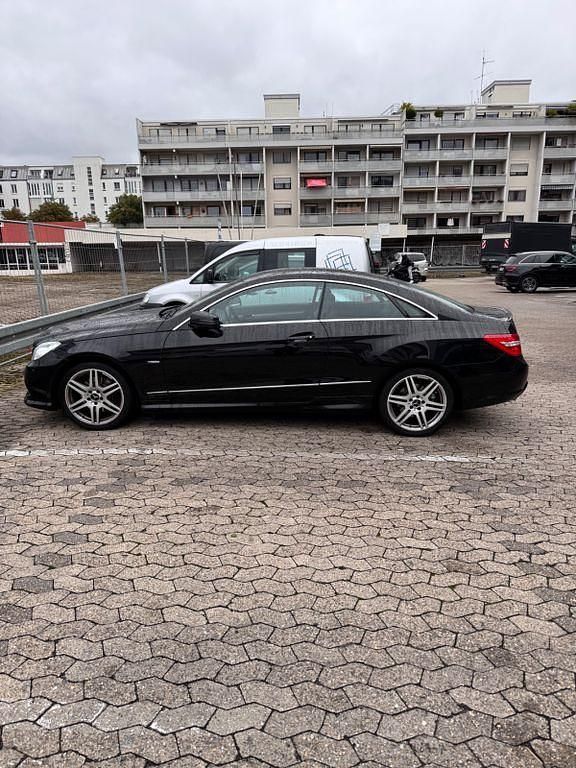 Schwarz Gebraucht 2010 Mercedes E350 Coupé | 13.500 € (Fairer Preis) - Bild 1/4