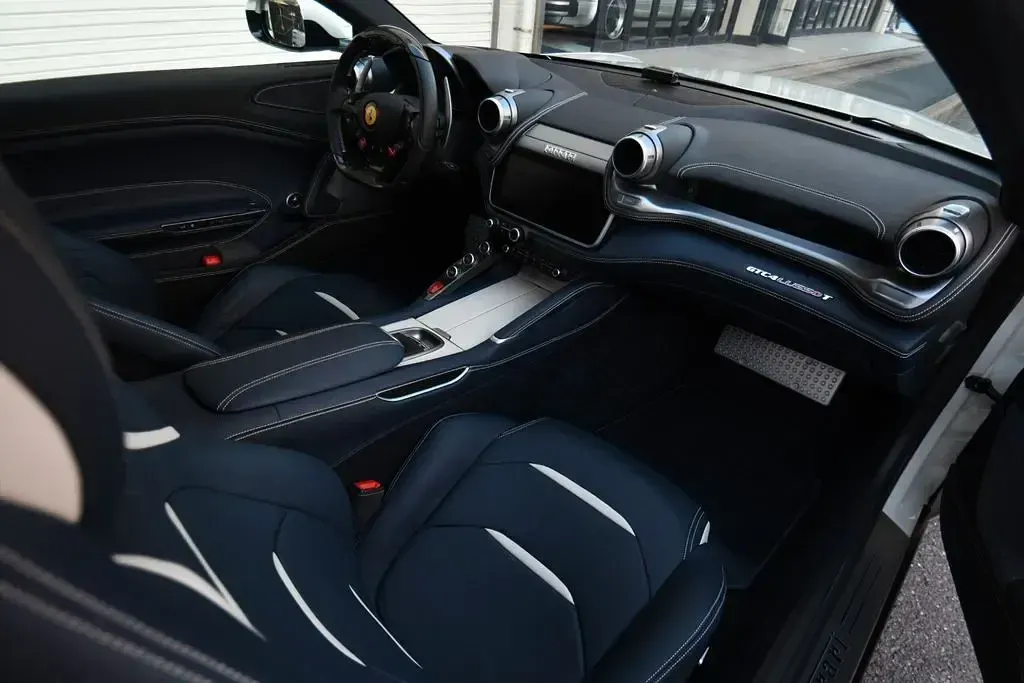 Gebraucht Ferrari GTC4Lusso 610 PS (448 kW) 2018 Weiß Kombi