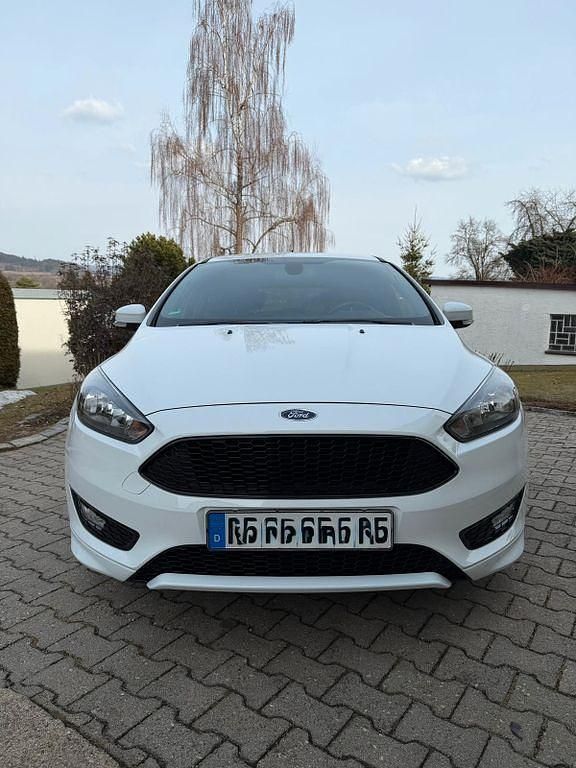 Gebraucht Ford Focus ST-Line 125 PS (91 kW) 2018 Weiß Limousine