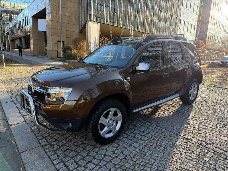 Braun Gebraucht 2012 Dacia Duster Lauréate SUV | 5.699 € (Fairer Preis) - Bild 1/4