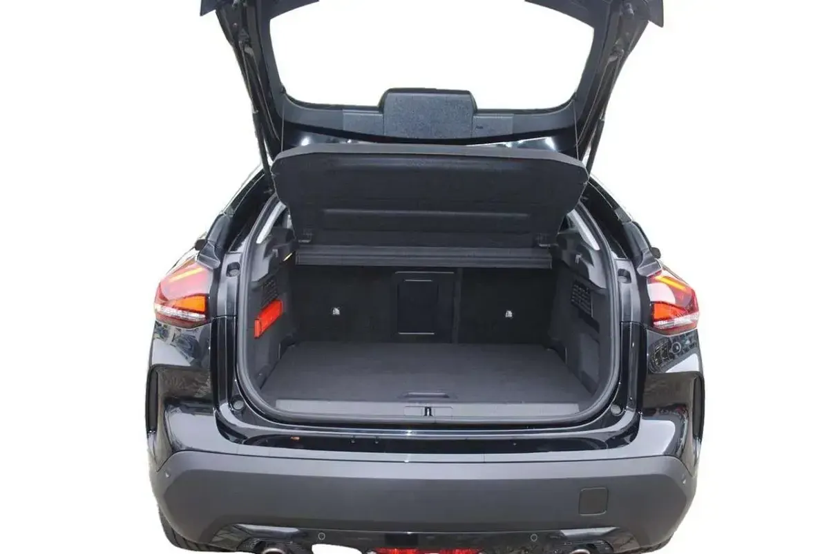 Gebraucht Citroën C4 PureTech 131 PS (96 kW) 2023 Lackierung schwarz perla nera/typ aussenverkleidung metalliclackierung Limousine