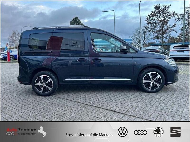 Gebraucht VW Caddy Style 122 PS (89 kW) 2021 Starlight blue metallic Van / Kleinbus