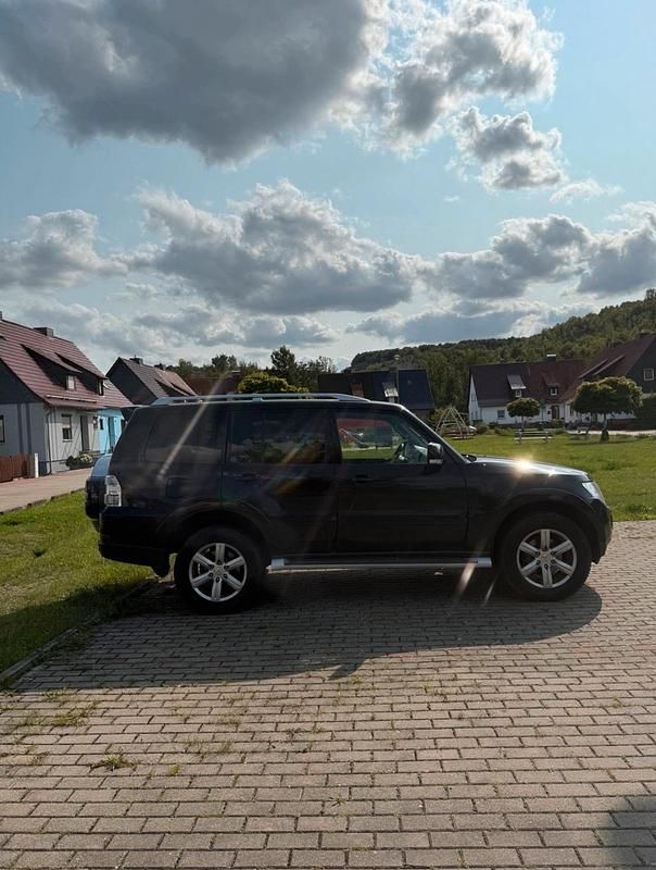 Schwarz Gebraucht 2007 Mitsubishi Pajero SUV | 24.500 € - Bild 1/4