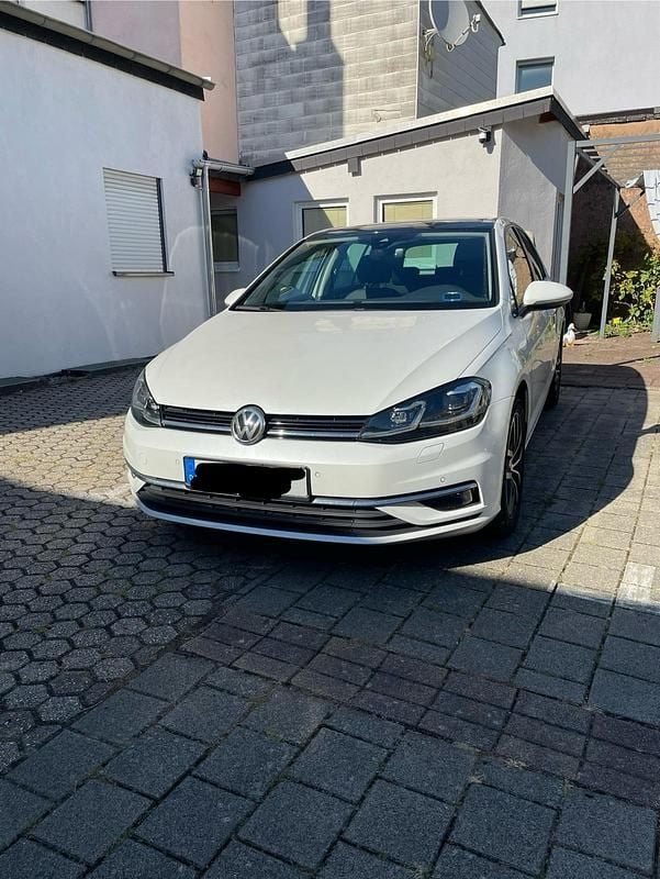 Weiß Gebraucht 2018 VW Golf VII Highline Limousine | 16.900 € (Fairer Preis) - Bild 1/4