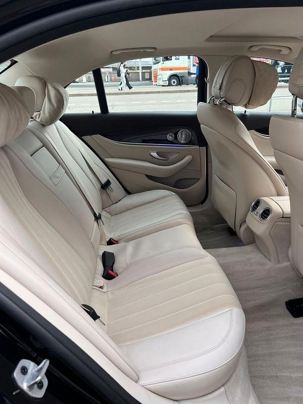 Gebraucht Mercedes E220 194 PS (142 kW) 2019 Schwarz Limousine