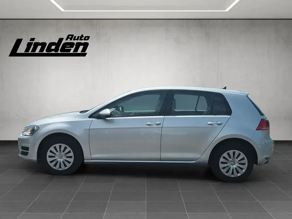 Gebraucht VW Golf VII Trendline 110 PS (80 kW) 2016 Silber Limousine