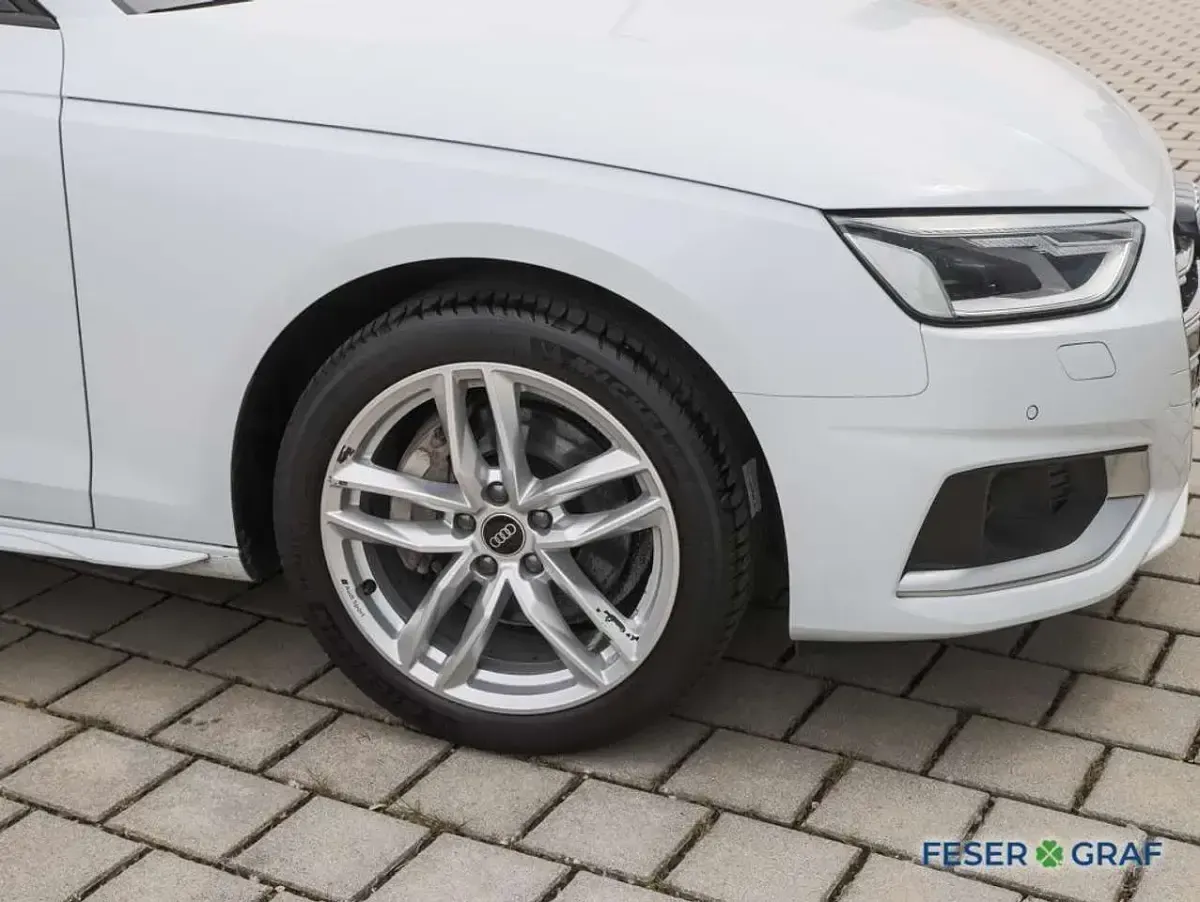 Gebraucht Audi A4 Advanced 204 PS (150 kW) 2023 Gletscherweiß Kombi