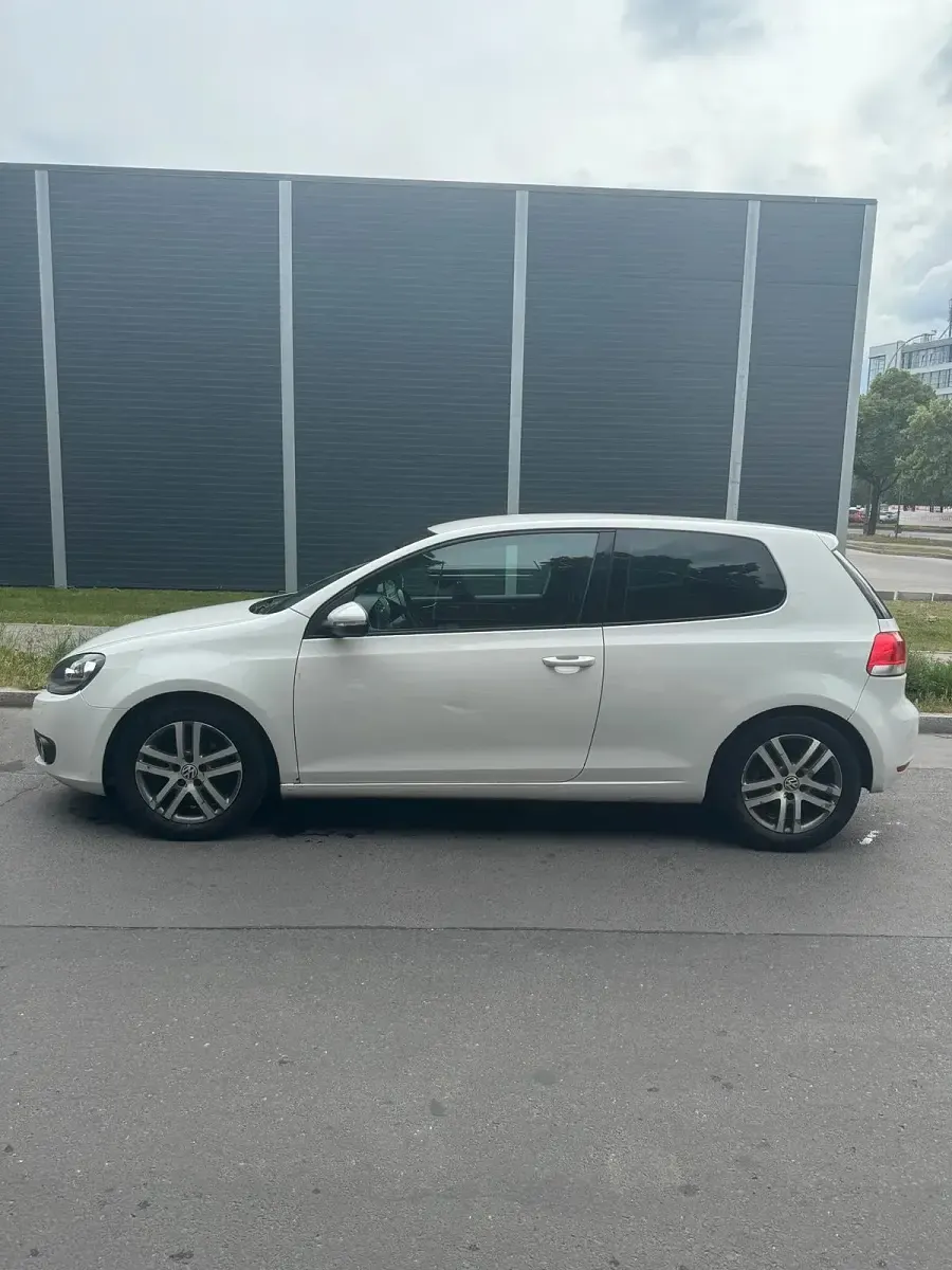 Gebraucht VW Golf 122 PS (89 kW) 2009 Weiß Coupé