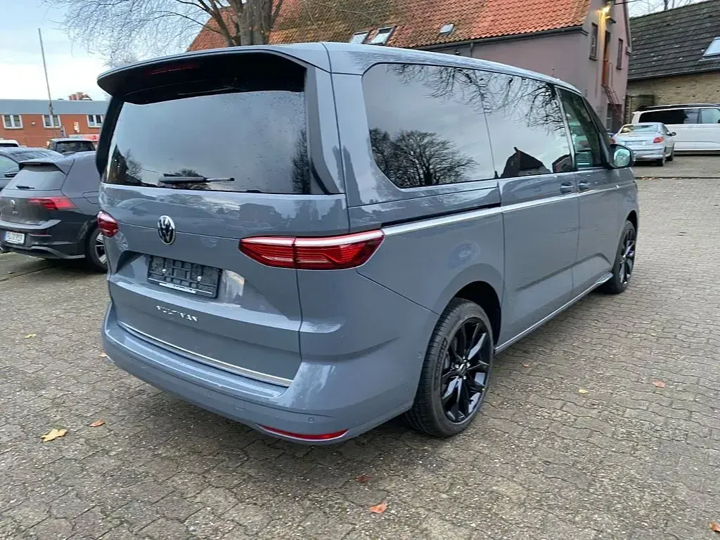 Neu VW T7 Style 150 PS (110 kW) 2026 Grau Van