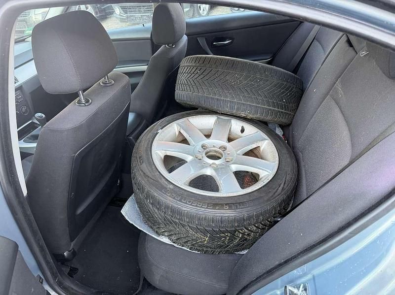 Gebraucht BMW 320 150 PS (110 kW) 2005 Arktis Limousine