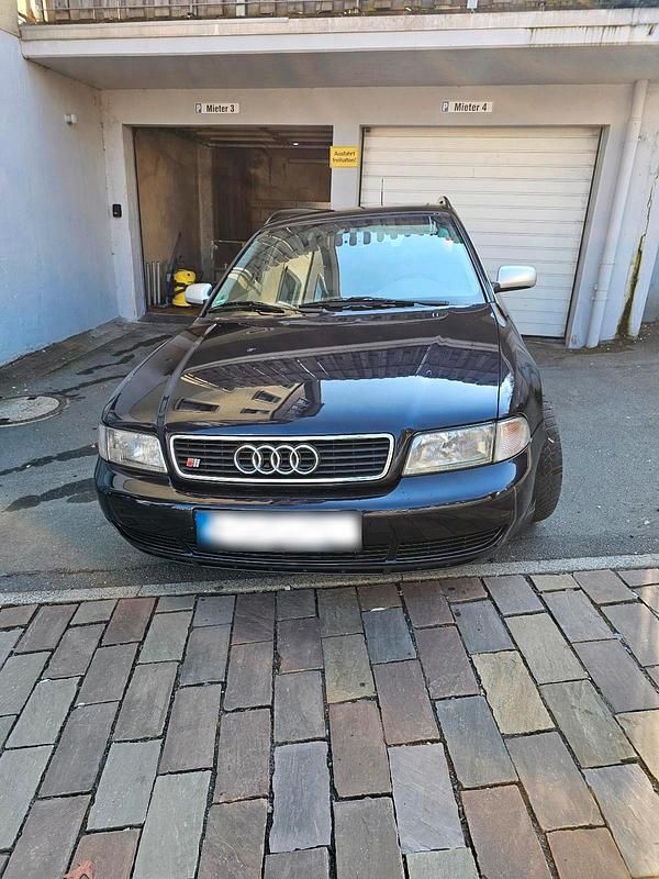 Second-hand Audi A4 200 CP (147 kW) 1997 Albastru Break